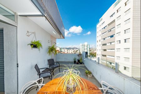 Apartamento à venda com 157m², 3 quartos e 2 vagas Apartamento à venda com 157m², 3 quartos e 2 vagasVaranda