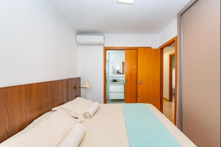 Apartamento à venda com 157m², 3 quartos e 2 vagas Apartamento à venda com 157m², 3 quartos e 2 vagasSuíte