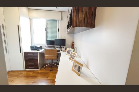 Apartamento à venda com 96m², 2 quartos e 2 vagasEscritório