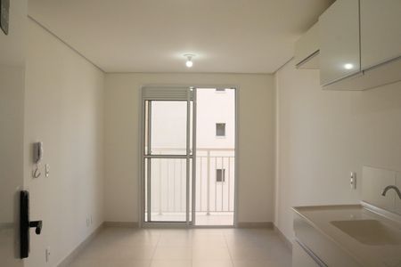 Sala e Cozinha Integrada de apartamento à venda com 2 quartos, 35m² em Parque Industrial Tomas Edson, São Paulo