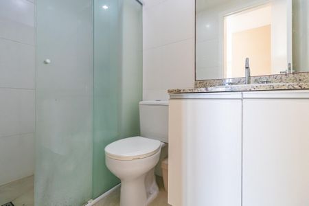 Banheiro de apartamento para alugar com 1 quarto, 43m² em Empresarial 18 do Forte, Barueri