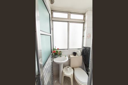 Apartamento à venda com 80m², 2 quartos e sem vaga Apartamento à venda com 80m², 2 quartos e sem vagaBanheiro de serviço
