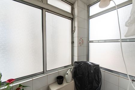 Apartamento à venda com 80m², 2 quartos e sem vaga Apartamento à venda com 80m², 2 quartos e sem vagaBanheiro de serviço