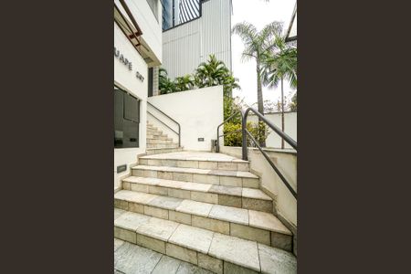 Apartamento à venda com 95m², 3 quartos e 2 vagasEscada de entrada