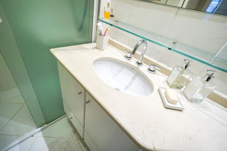 Apartamento à venda com 95m², 3 quartos e 2 vagasBanheiro social