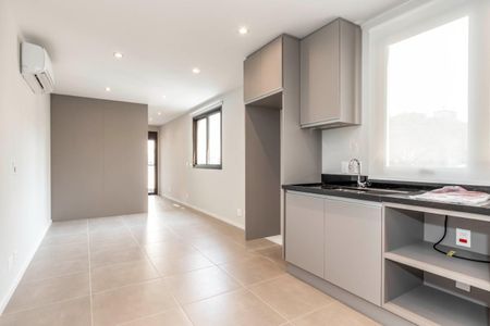 Apartamento à venda com 46m², 1 quarto e 1 vagaFoto 01