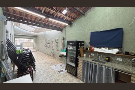 Casa à venda com 200m², 4 quartos e 3 vagas Casa à venda com 200m², 4 quartos e 3 vagasÁrea Externa