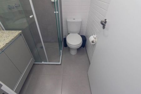 Banheiro de kitnet/studio para alugar com 1 quarto, 24m² em Santa Cecilia, São Paulo