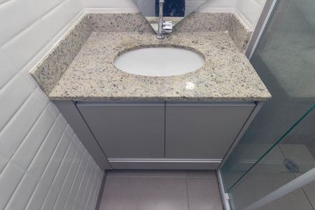 Banheiro de kitnet/studio para alugar com 1 quarto, 24m² em Santa Cecilia, São Paulo