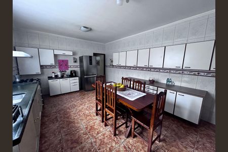 Casa para alugar com 262m², 3 quartos e 2 vagasCozinha