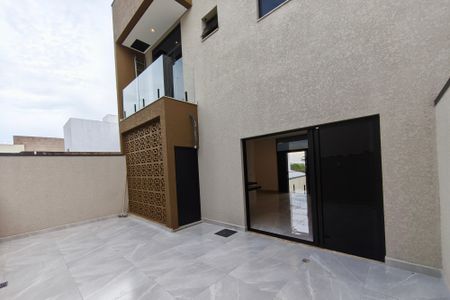 Casa à venda com 126m², 3 quartos e 4 vagas Casa à venda com 126m², 3 quartos e 4 vagasQuintal