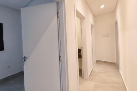 Casa à venda com 126m², 3 quartos e 4 vagas Casa à venda com 126m², 3 quartos e 4 vagasCorredor - Quartos