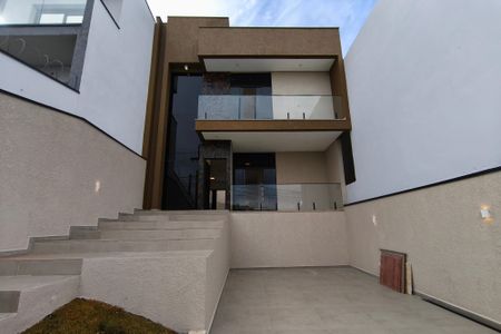 Casa à venda com 126m², 3 quartos e 4 vagas Casa à venda com 126m², 3 quartos e 4 vagasQuintal - Garagem