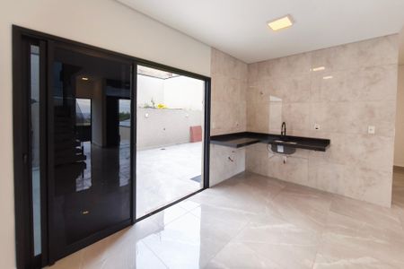 Casa à venda com 126m², 3 quartos e 4 vagas Casa à venda com 126m², 3 quartos e 4 vagasCozinha