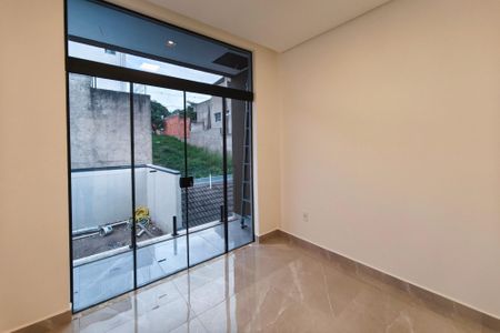 Casa à venda com 126m², 3 quartos e 4 vagas Casa à venda com 126m², 3 quartos e 4 vagasQuarto