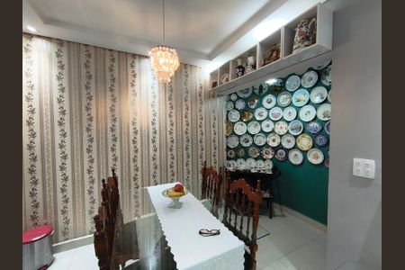 Apartamento à venda com 106m², 2 quartos e 1 vaga Apartamento à venda com 106m², 2 quartos e 1 vagaSala de Jantar