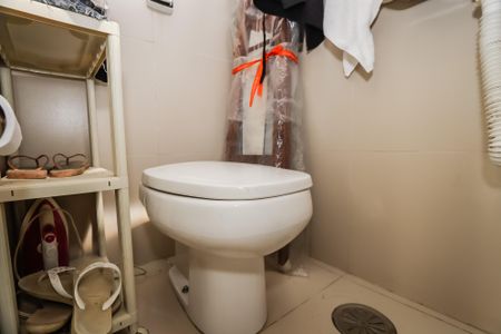 Apartamento à venda com 119m², 3 quartos e 2 vagas Apartamento à venda com 119m², 3 quartos e 2 vagasBanheiro de Serviço