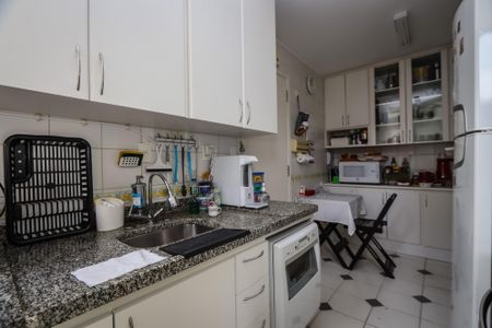 Apartamento à venda com 119m², 3 quartos e 2 vagas Apartamento à venda com 119m², 3 quartos e 2 vagasCozinha