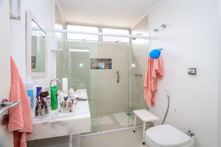 Apartamento à venda com 119m², 3 quartos e 2 vagas Apartamento à venda com 119m², 3 quartos e 2 vagasBanheiro da Suíte