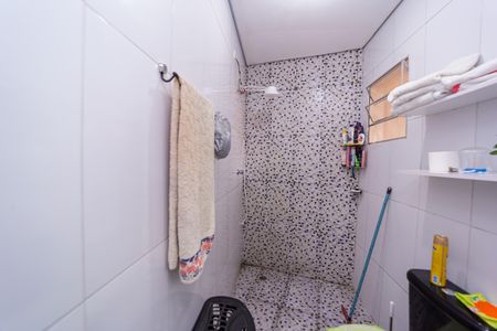 Banheiro de casa para alugar com 1 quarto, 5m² em Jardim Santo Onofre, São Paulo