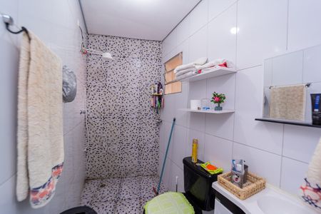 Banheiro de casa para alugar com 1 quarto, 5m² em Jardim Santo Onofre, São Paulo