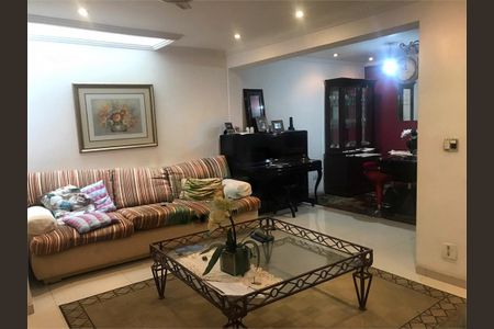 Casa à venda com 4 quartos, 120m² em Parque Colonial, São Paulo