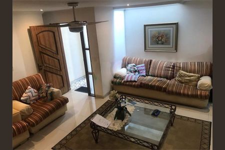 Casa à venda com 4 quartos, 120m² em Parque Colonial, São Paulo