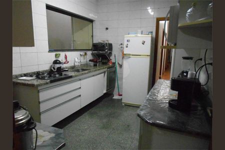 Casa à venda com 97m², 3 quartos e 4 vagas