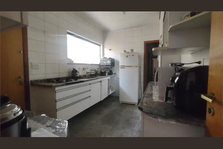 Casa à venda com 97m², 3 quartos e 4 vagas