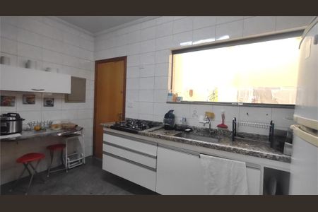 Casa à venda com 97m², 3 quartos e 4 vagas