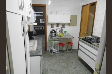 Casa à venda com 97m², 3 quartos e 4 vagas