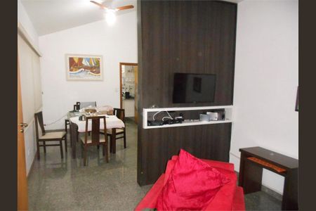 Casa à venda com 97m², 3 quartos e 4 vagas