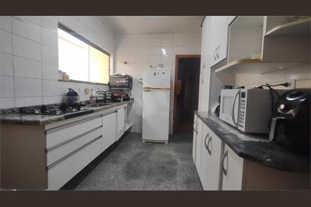 Casa à venda com 97m², 3 quartos e 4 vagas