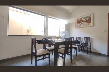 Casa à venda com 97m², 3 quartos e 4 vagas