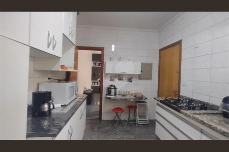 Casa à venda com 97m², 3 quartos e 4 vagas