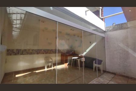 Casa à venda com 97m², 3 quartos e 4 vagas