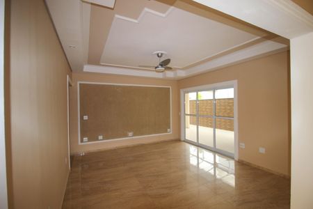 Casa de condomínio para alugar com 250m², 3 quartos e 4 vagasSala de TV