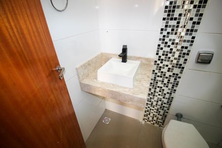 Casa de condomínio para alugar com 250m², 3 quartos e 4 vagasBanheiro da Suíte 3