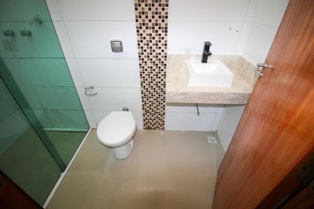 Casa de condomínio para alugar com 250m², 3 quartos e 4 vagasBanheiro da Suíte 1