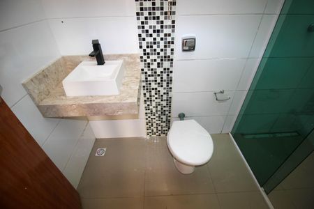 Casa de condomínio para alugar com 250m², 3 quartos e 4 vagasBanheiro da Suíte 3