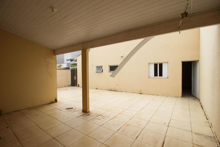 Casa de condomínio para alugar com 250m², 3 quartos e 4 vagasQuintal