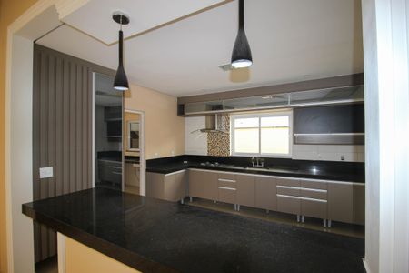 Casa de condomínio para alugar com 250m², 3 quartos e 4 vagasCozinha