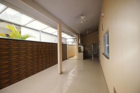 Casa de condomínio para alugar com 250m², 3 quartos e 4 vagasQuintal