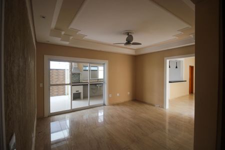 Casa de condomínio para alugar com 250m², 3 quartos e 4 vagasSala de TV