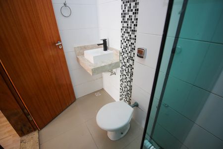 Casa de condomínio para alugar com 250m², 3 quartos e 4 vagasBanheiro da Suíte 3