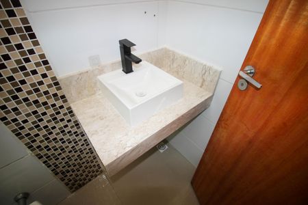 Casa de condomínio para alugar com 250m², 3 quartos e 4 vagasBanheiro da Suíte 1