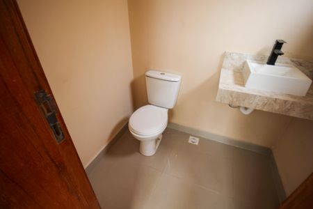 Casa de condomínio para alugar com 250m², 3 quartos e 4 vagasLavabo
