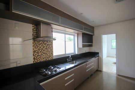 Casa de condomínio para alugar com 250m², 3 quartos e 4 vagasCozinha