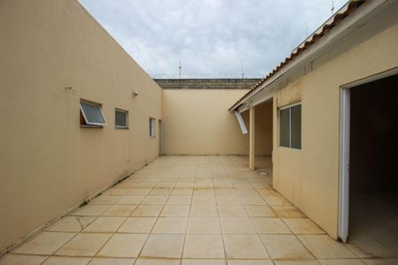 Casa de condomínio para alugar com 250m², 3 quartos e 4 vagasQuintal