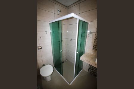 Casa de condomínio para alugar com 250m², 3 quartos e 4 vagasBanheiro da Suíte 2